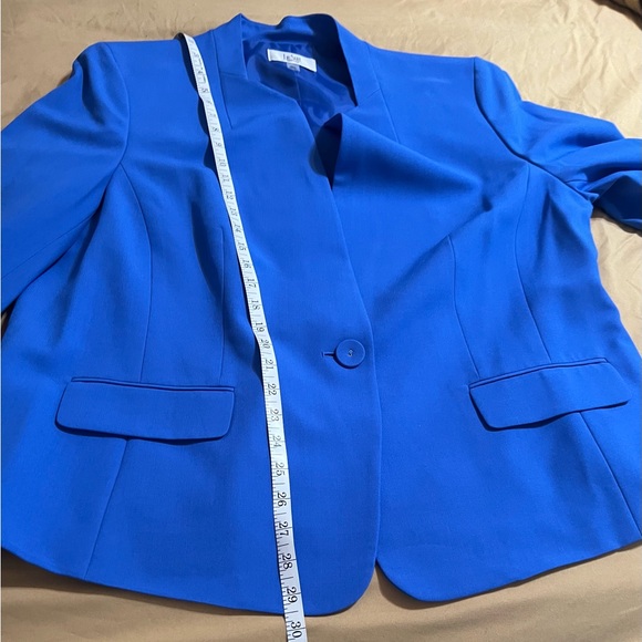 Le Suit, New, Two-Piece Pantsuit - Picture 4 of 14